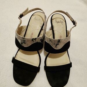 Amalfi Women's Black and Gold Sandals